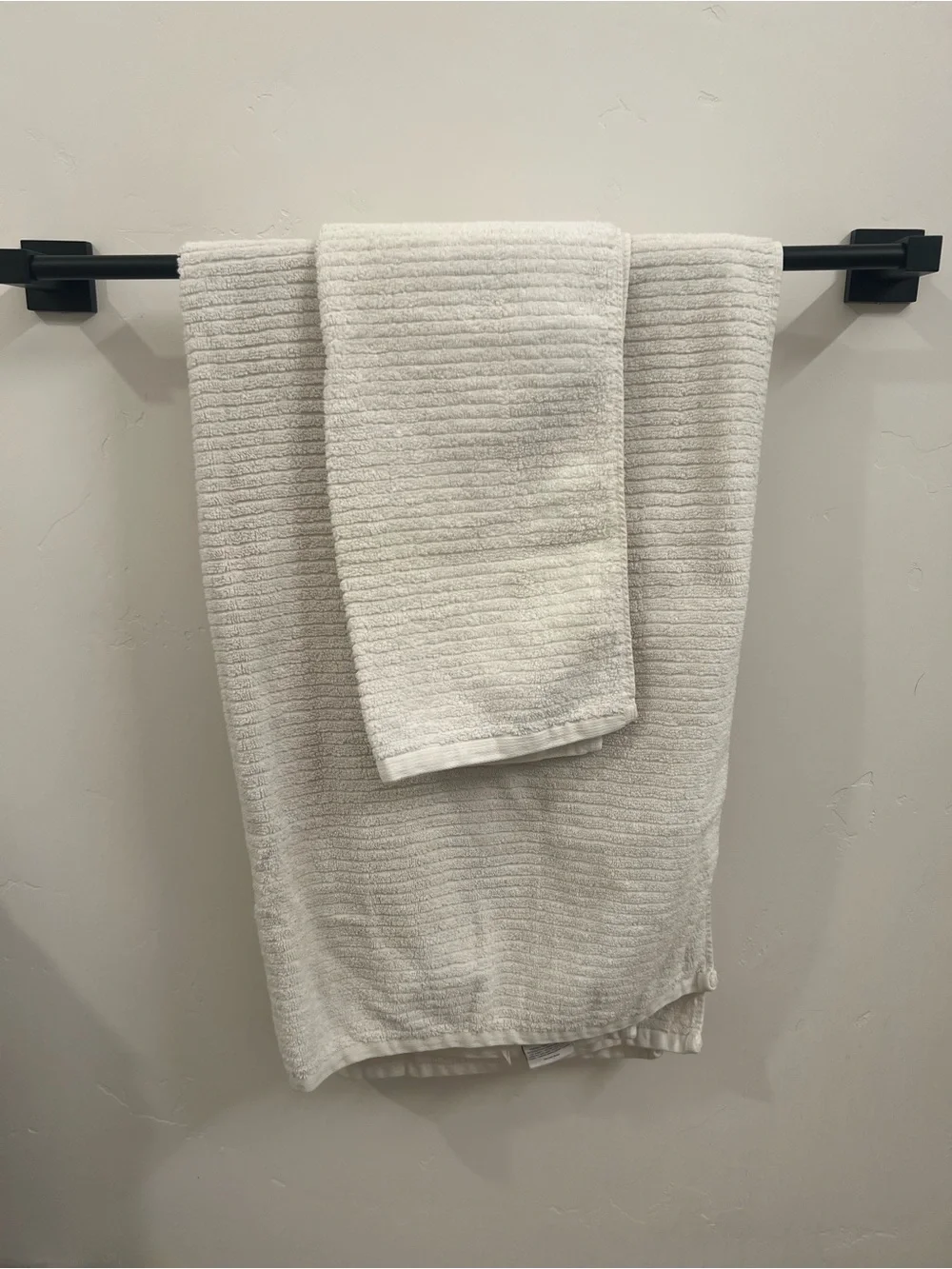 2 white bath towel sets